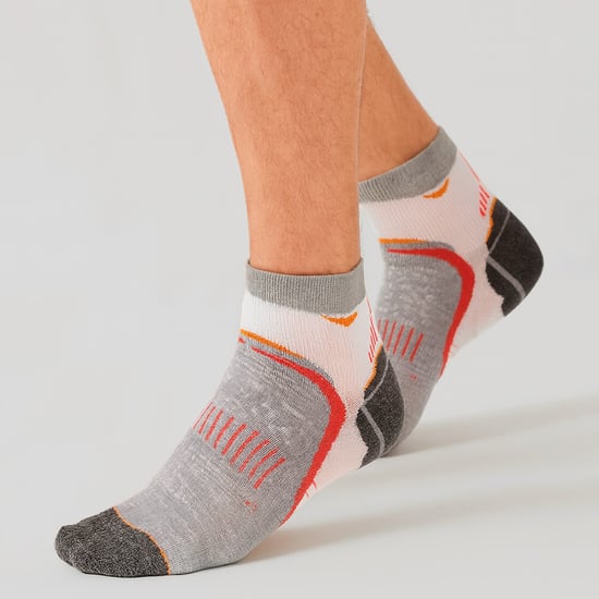 COMODO - Unisex Chaussettes Basses Running Argentees courtes Antibacteriennes - Blanc Gris - Image 3