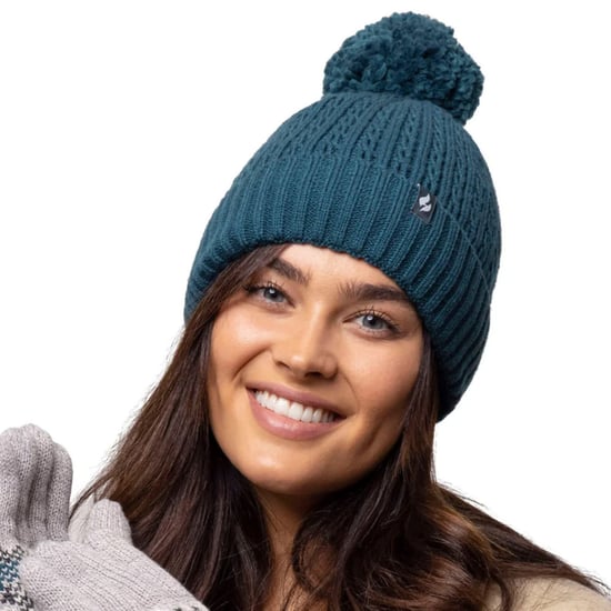 Damen-Thermokabel-Beanie-Mütze | Wärmehalter | Gestrickte Wintermütze mit Bommel | Weiche, gerippte Bommelmütze in Weinrot - Image 4