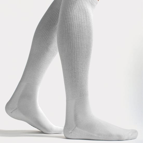 Herren-Kniestrümpfe für Diabetiker | Dr.Socks | Extra breite, lose, lange Bambussocken für geschwollene Beine - weiß - Image 3