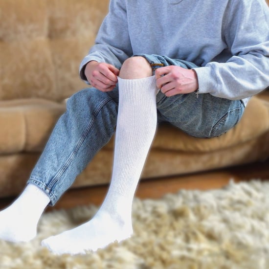 Herren-Kniestrümpfe für Diabetiker | Dr.Socks | Extra breite, lose, lange Bambussocken für geschwollene Beine - weiß - Image 5
