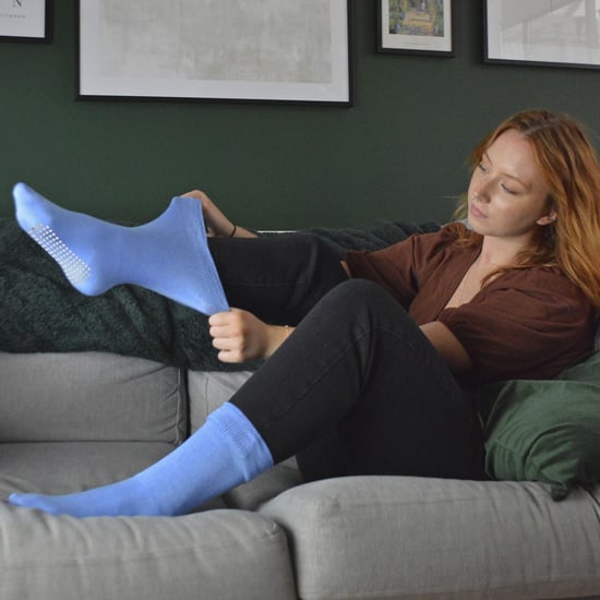 Extra breite Ödemsocken mit rutschfesten Griffen | Dr.Socks | Herren & Damen | Bambus Pantoffelsocken mit Grippern für geschwollene Beine Knöchel & Füße - Blau - Image 5