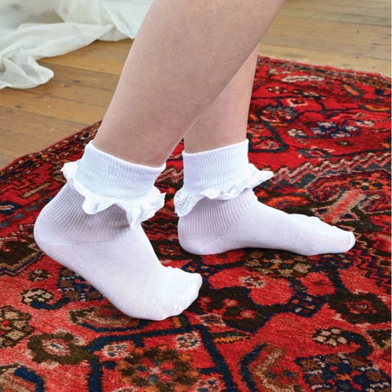 24 Paar Mädchenspitze Socken Multipack | Hübsche Baumwoll-Söckchen mit Rüsche in Weiß | Ideal für die Schuluniform - Weiß - Image 4
