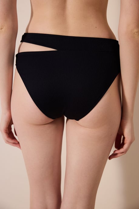 Bikini-Höschen mit Cut-Out in Mittelhöhe - Image 2