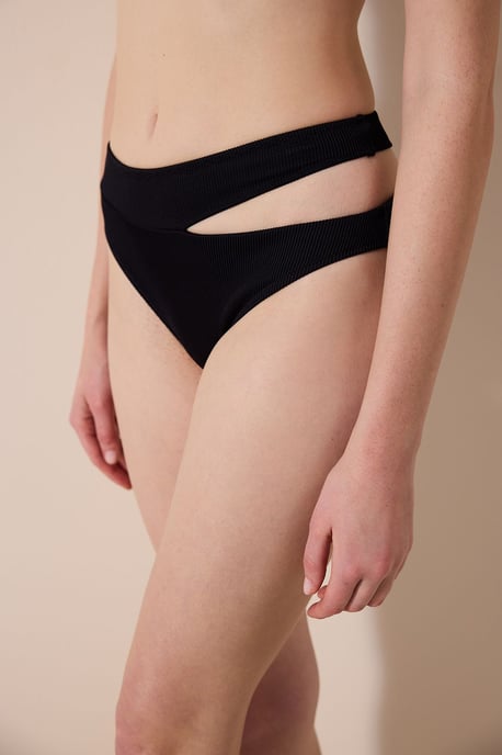 Bikini-Höschen mit Cut-Out in Mittelhöhe - Image 3