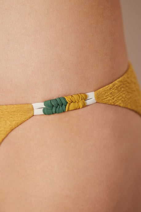 Texturierte Mittelhöhe-Bikinihose - Image 4