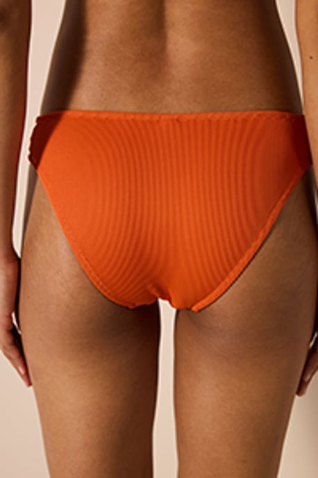 Penti Texturierte Ripp-Bikinihose, mittlere Taille - Orange - Image 2