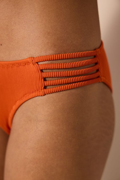 Penti Texturierte Ripp-Bikinihose, mittlere Taille - Orange - Image 3