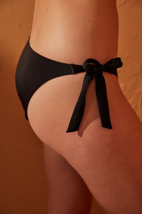 Niedrig geschnittene Brasilianische Bikini-Höschen mit Schleife - Image 2