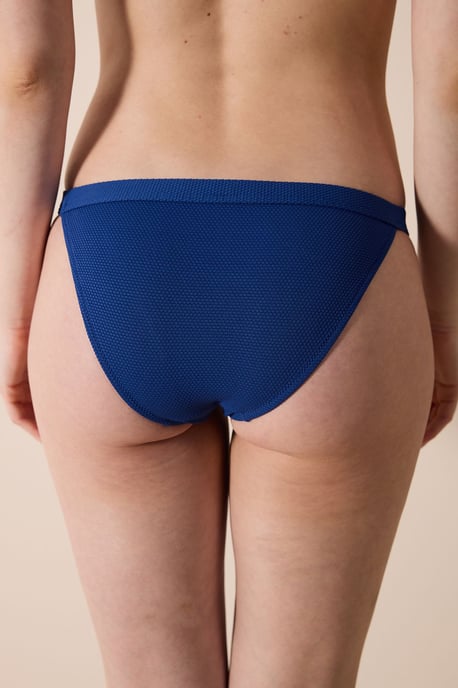 Texturierte Bikinislip mit niedriger Taille - Image 2