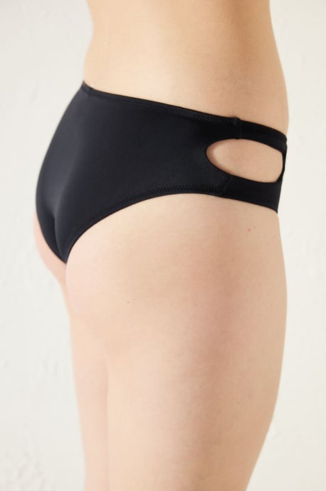 Mittelhohe Hipster-Bikiniunterteile mit Ausschnitt-Detail - Image 3