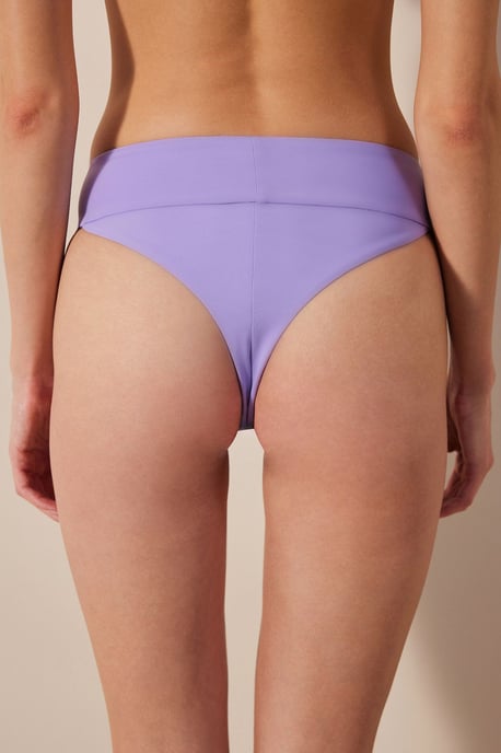 Hüftbedeckte Bikini-Hosen mit mittelhohem Bund und Gürtel - Image 2