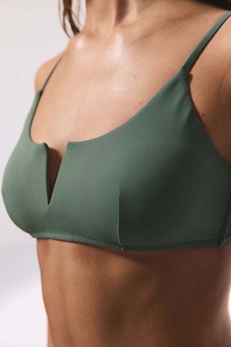 Solides Cut-Out-Bikini-Oberteil mit Unterdraht - Image 3