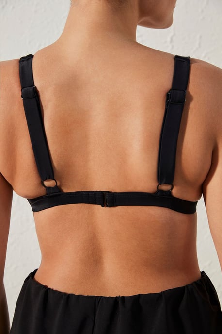 Eckiger Bikini-Oberteil - Image 4