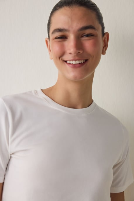 Damen T-Shirt mit regulärer Passform aus Baumwolle, Rundhals - Image 3