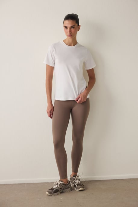 Damen T-Shirt mit regulärer Passform aus Baumwolle, Rundhals - Image 4