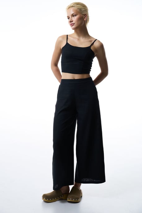 Quadratischer Ausschnitt Cut-Out Crop Cami - Image 3