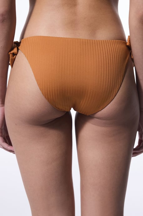 Niedrig geschnittene gerippte brasilianische Bikini-Hose - Image 3