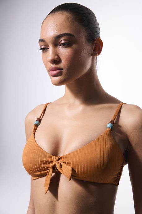 Fester gestrickter Bralette-Bikini-Oberteil mit Banddetail - Image 3