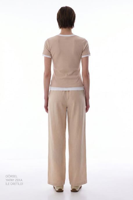 Damen T-Shirt mit normaler Passform und Rundhalsausschnitt - Image 3