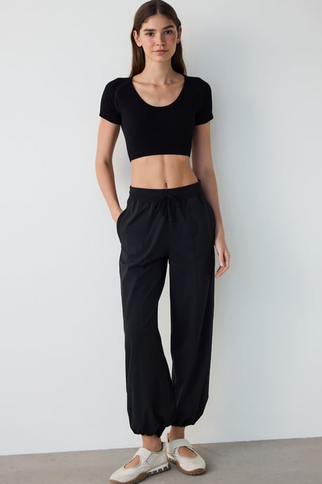 Kurzes Strick-Bodysuit mit U-Ausschnitt - Image 6