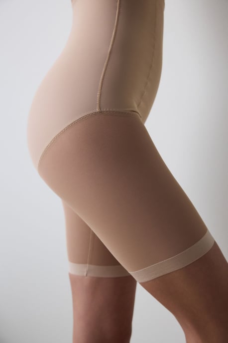 Hochtaillierte Mesh Shapewear-Shorts - Image 2