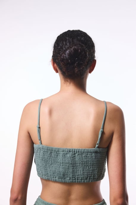 Baumwoll-Crop-Top mit Cut-Out-Detail - Image 2