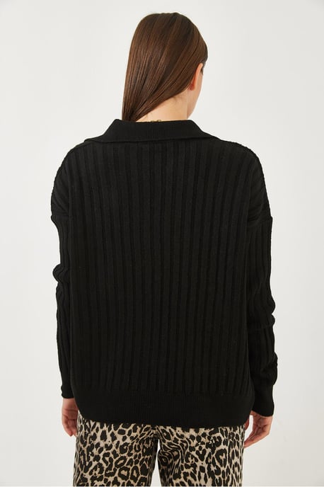 Lässiger V-Ausschnittpullover - Image 5