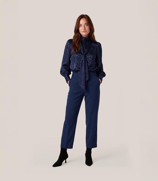 Caroline Tensen Bluse mit Clova-Print, Marineblau - Image 6