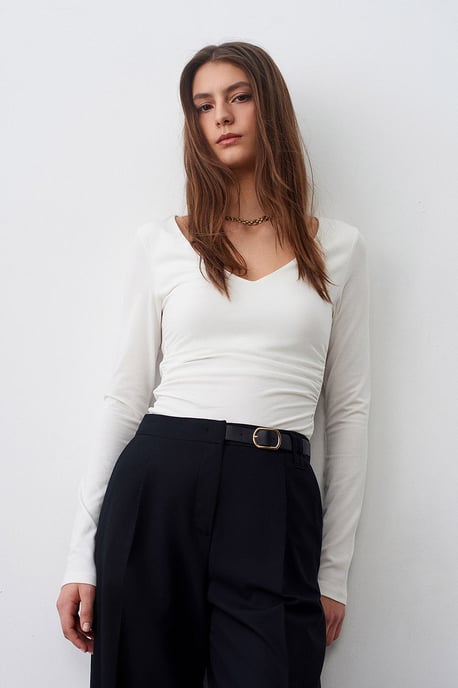 Schmale Passform V-Ausschnitt Strickbluse - Image 3