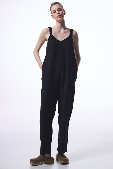 Taillierter V-Ausschnitt Jumpsuit mit geradem Bein und Taschen - Image 1