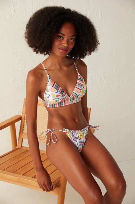 Blumige Bikinislips mit Knoten an der Seite - Image 1