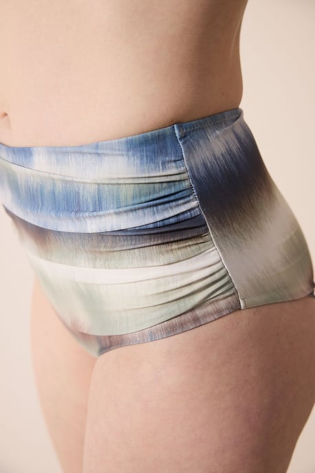 Penti Hoch geschnittene Rüschen-Bikinihose mit Bindegürtel im Tie-Dye-Look - Mehrfarbig - Image 4