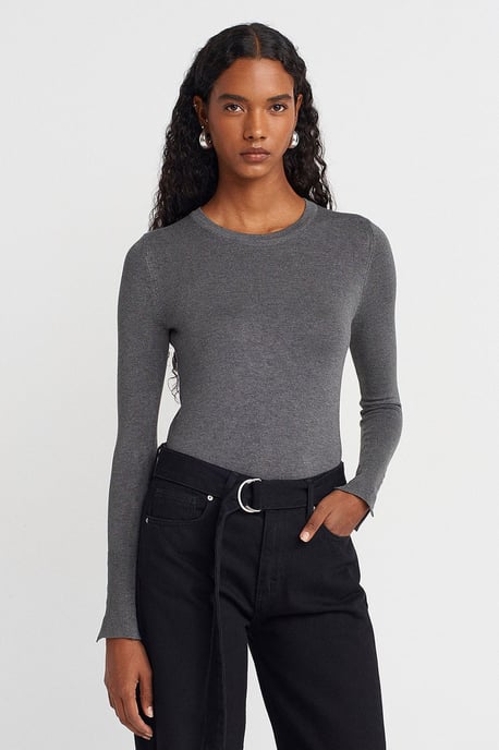 Rippstrick Rundhals Slim Fit Pullover - Image 1