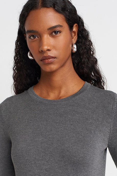 Rippstrick Rundhals Slim Fit Pullover - Image 3
