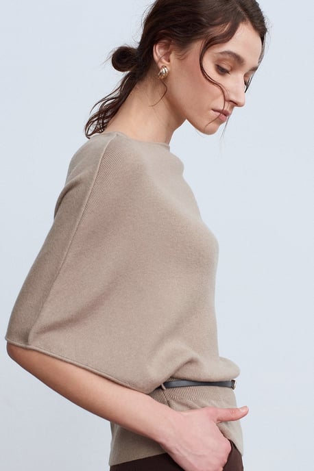 Gestrickter Pullover mit Gürtel und Bootsausschnitt - Image 1
