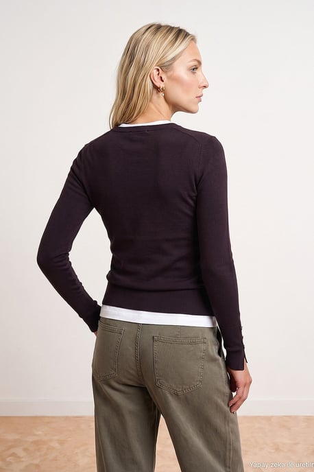 Rippstrick Rundhals Slim Fit Pullover - Image 3