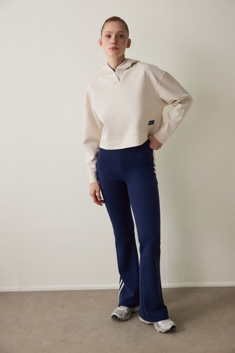 Damen Midi Sweatshirt mit halbem Reißverschluss und Kapuze - Image 4