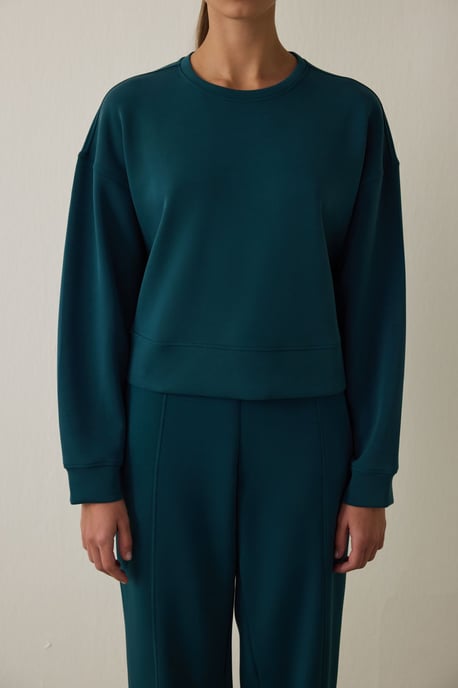 Einfaches Sweatshirt mit Rundhalsausschnitt in Midi-Länge - Image 2
