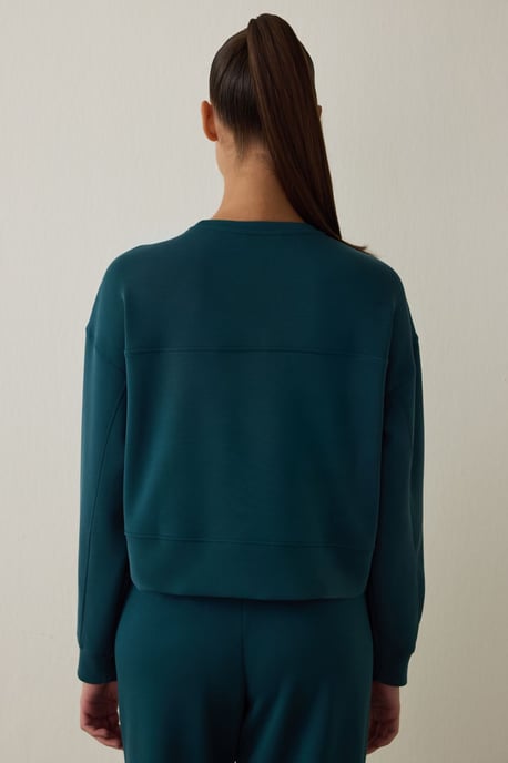 Einfaches Sweatshirt mit Rundhalsausschnitt in Midi-Länge - Image 5