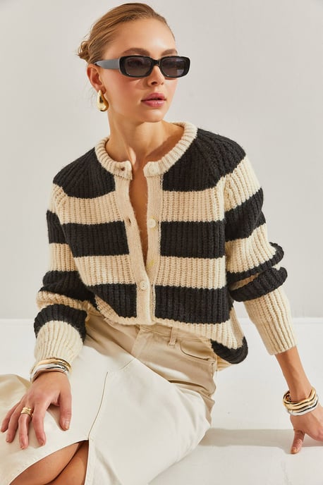 Gestreifter Strickcardigan mit Knopfverschluss - Image 1