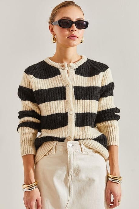 Gestreifter Strickcardigan mit Knopfverschluss - Image 3