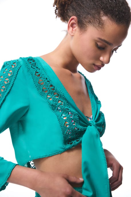 Crop-Bluse mit Bindeband vorne - Image 3