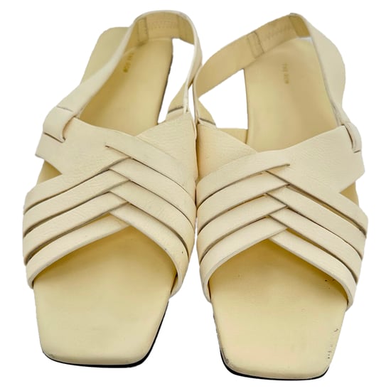 The Row Meera Ledersandalen in Creme - Image 3