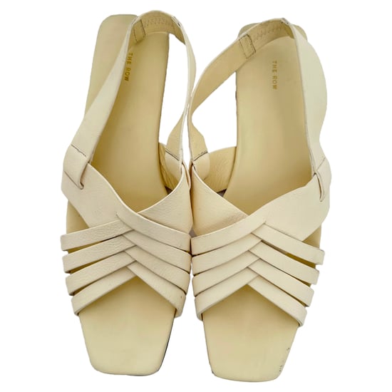 The Row Meera Ledersandalen in Creme - Image 4