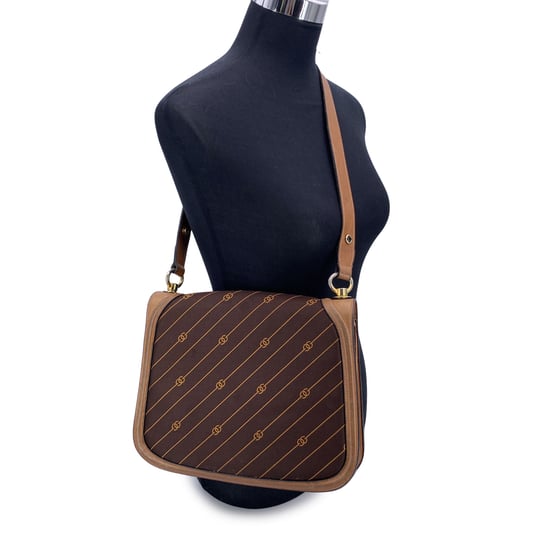 Gucci Vintage Schultertasche aus Stoff mit diagonalem Logo - Image 2