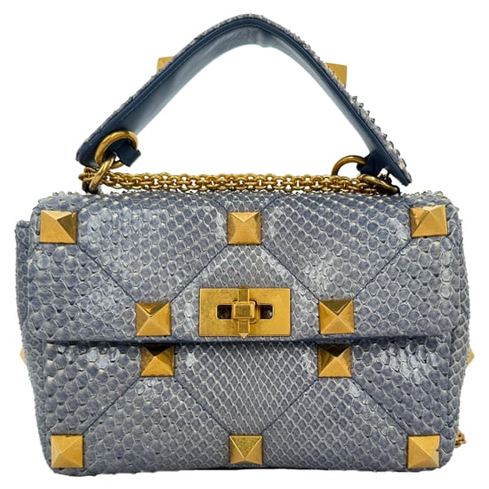 Valentino Garavani Roman Stud Henkeltasche aus hellblauem Leder - Image 3