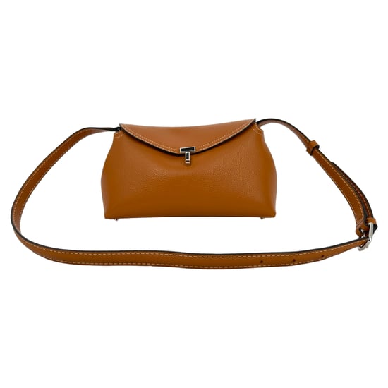 Totemé T-Lock Clutch aus genarbtem Leder in Hellbraun - Image 1