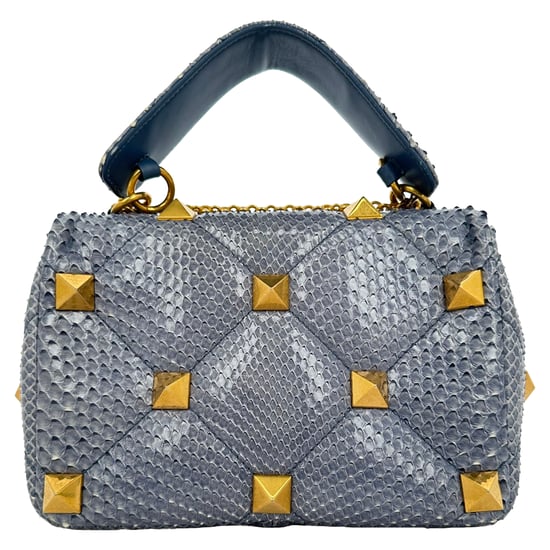 Valentino Garavani Roman Stud Henkeltasche aus hellblauem Leder - Image 5