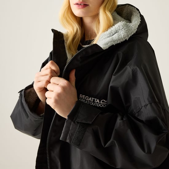 Regatta Adults Changing Robe Borg Lined Waterproof Zip Fastening  black - Image 6