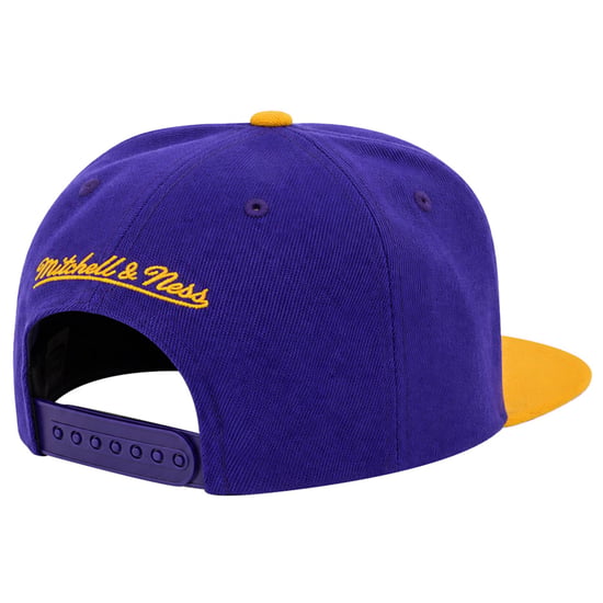 Mitchell & Ness NBA Los Angeles Lakers Patch Overload Lila/Gelbe Cap - Image 2